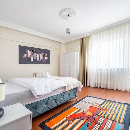Huge 2br Flat 2 Minutes To Taksim Square