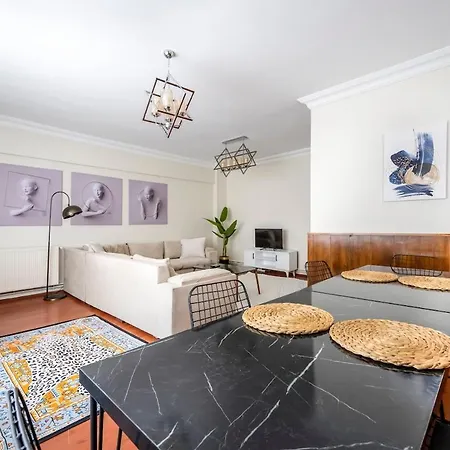 Huge 2br Flat 2 Minutes To Taksim Square
