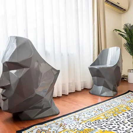 Huge 2br Flat 2 Minutes To Taksim Square Διαμέρισμα *