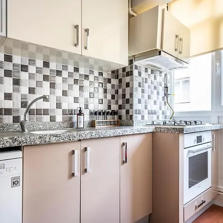 Huge 2br Flat 2 Minutes To Taksim Square Διαμέρισμα Κωνσταντινούπολη