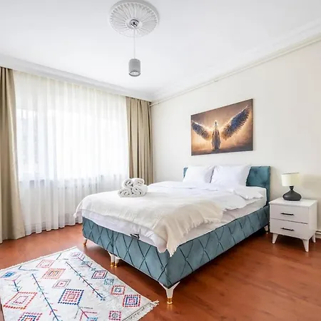 Huge 2br Flat 2 Minutes To Taksim Square * اسطنبول