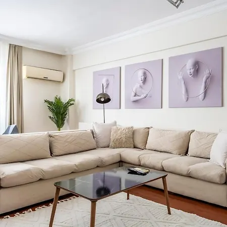 Huge 2br Flat 2 Minutes To Taksim Square * اسطنبول