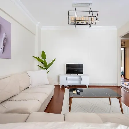 Huge 2br Flat 2 Minutes To Taksim Square * اسطنبول